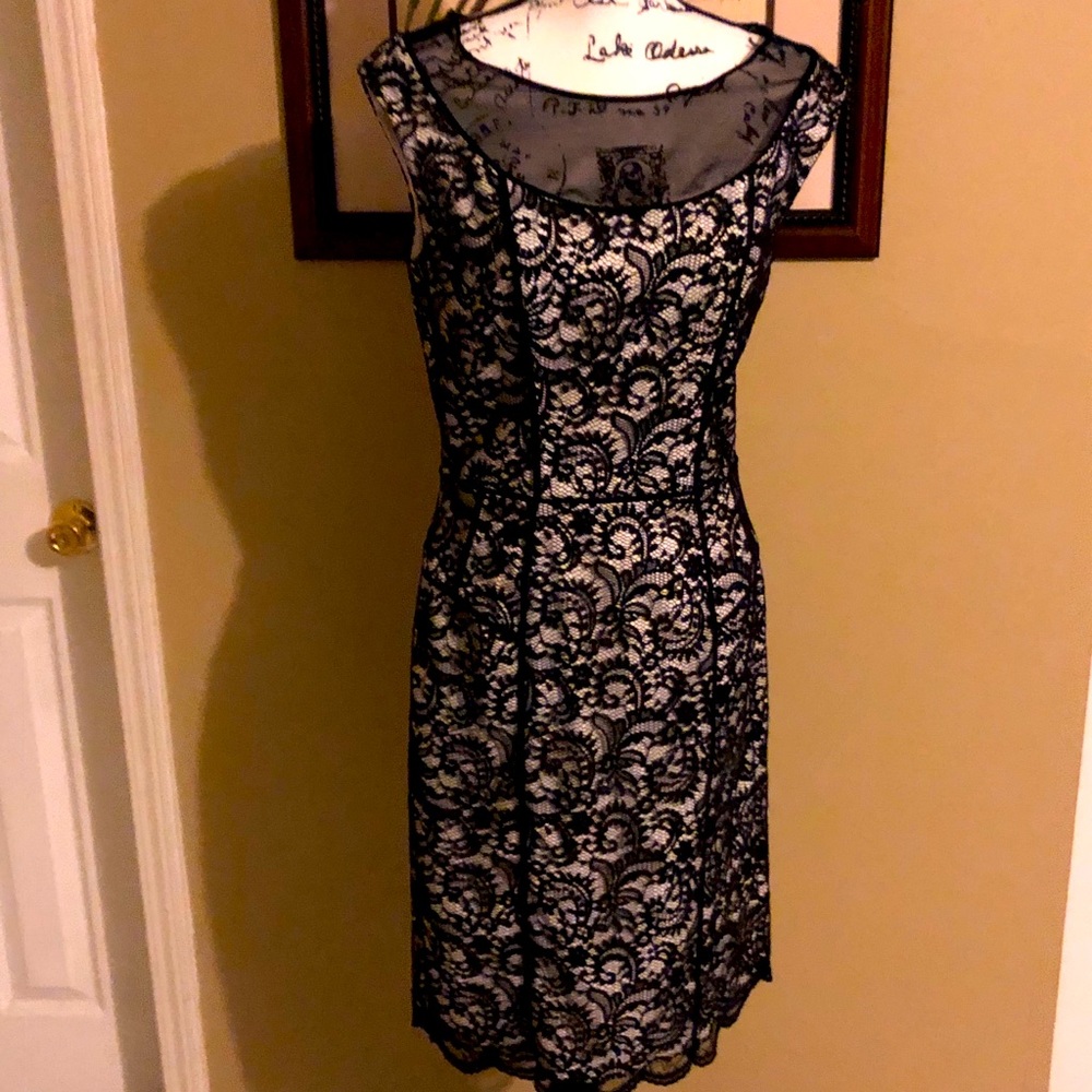 Vera Wang Size 10 Black & White Lace Dress